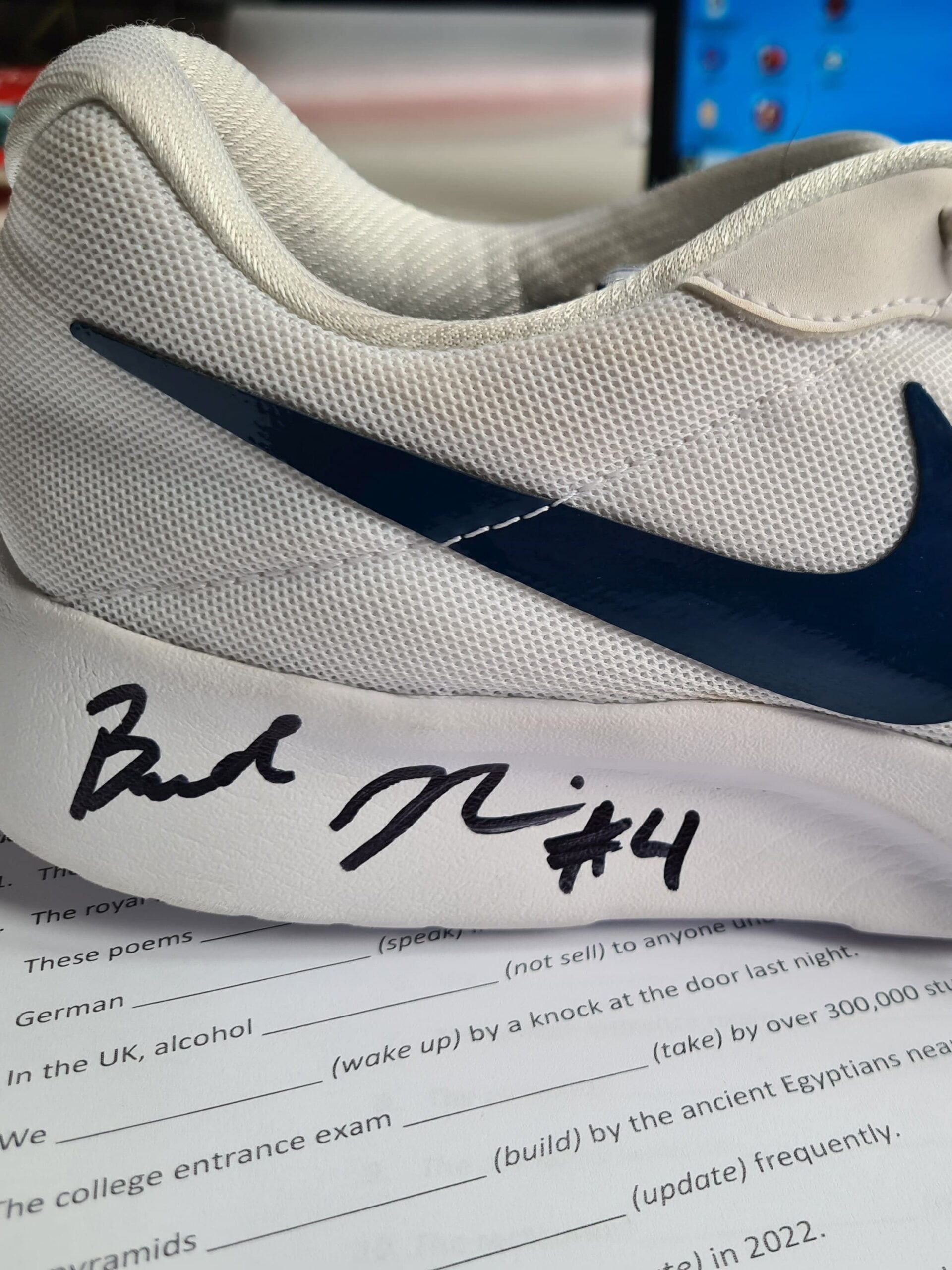 Bild von Schuh mit Braden Norris Unterschrift