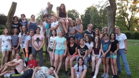Das Bücherreiteam 2016/2017, Gruppenfotodraußen aufgenommen