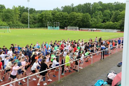 Schüler auf der Teer bahn zu den Bundesjugendspielen 2024